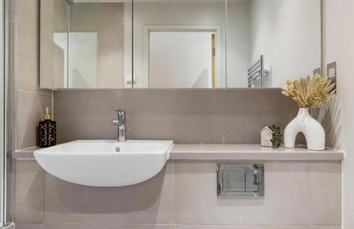 Stylish New-Build 1-Bed Retreat for 4 In The Heart of Brixton, Easy London Access - Foto 6