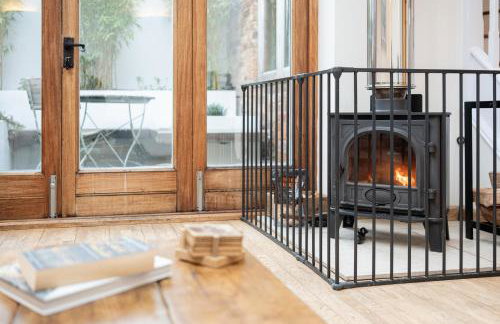 The Coach House - Beautiful Home in Cheltenham! - Photo 51