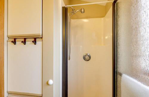 Waterfront Cottage on Lake George with 2 Docks! - Foto 16