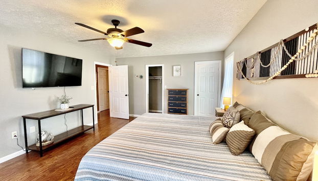 Wearadise Mountain Views Home features Hot Tub and Fire Pit by RedAwning - Foto 4, Habitación