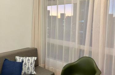 Studio central e ensolarado - Foto 1