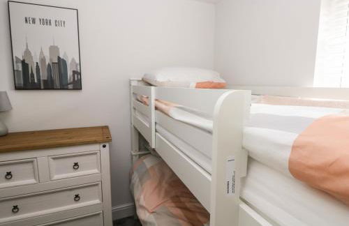 LunaRoxx, 6 Meadow Gardens, Kilgetty - Photo 21