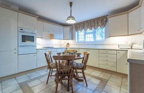 Tudor Style Seafront Home Sea Views Shoebury - Pass the Keys - Foto 45