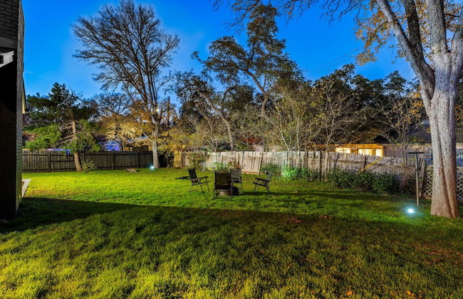 Quiet 3 Bedroom Home Walkable to Zilker Park - Photo 25