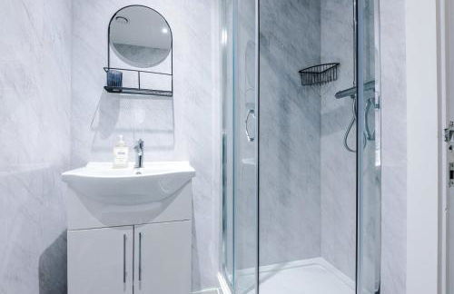 Modern 1BR Apartment in Central Warrington - Foto 28