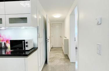 Luxury Wohnung mit Großem Bett und Schlafsofa Luxuriös Ausgestattet mit schöne Terrasse und Garten! - Foto 3