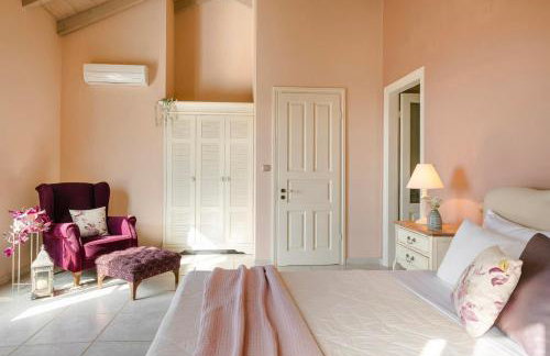 Nikolas by Vintage Travel - Photo 23