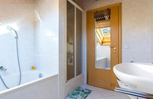 Alpenblick am Weissensee Ruhiges Apartment mit Balkon, Kamin und Netflix - Foto 4