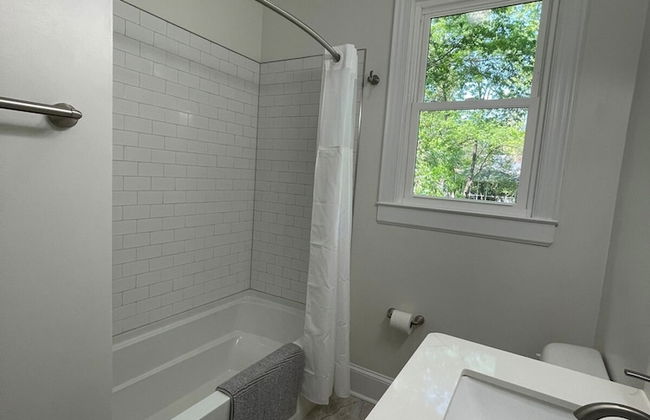 Renovated 1 Bedroom in Forest Hills - A - Foto 7