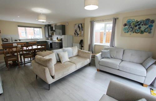 Newark area - modern 3 bedroom semi with free off road parking for 2 vehicles - Photo 10