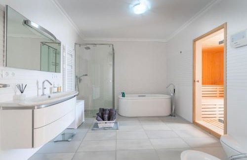 Gran Piscina Hidromasaje playa privada y sauna - Foto 18