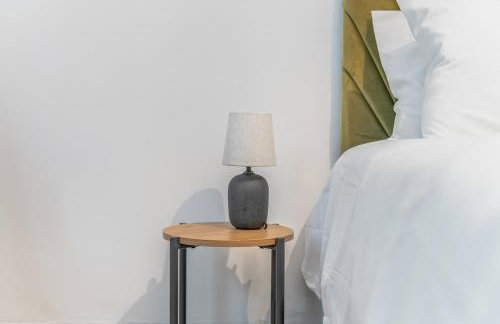 Stylish 4Bed Executive Stay WiFi and Parking - Photo 39