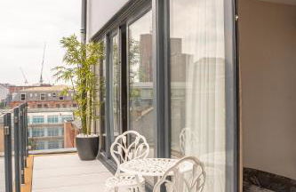 SAINT PAUL - Unrivalled 3BR Penthouse Apartment with Hot Tub Leeds - Foto 32