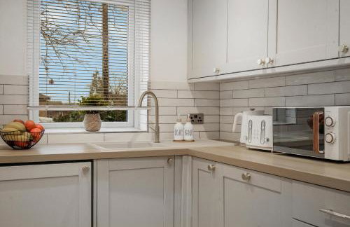 Milton Keynes 3BR, Stylish Home, Sleeps 5, Families Stays, Parking , Fast WiFi - Foto 9