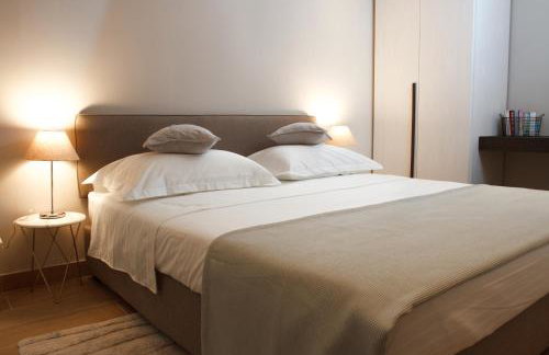 Luxury Poolside Villa - Photo 19