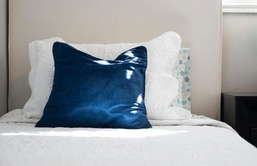 Wood Circle House - Dog Friendly with Fenced in Backyard - Foto 3