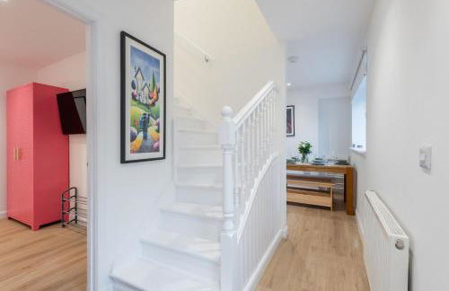 The Pinkish House - 4 bed home in the town centre - Foto 14