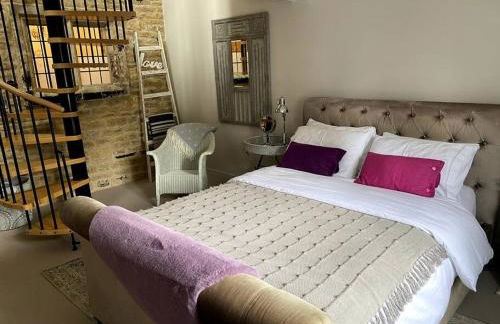 Historic Cotswold Chic Style for UK staycation - Photo 20