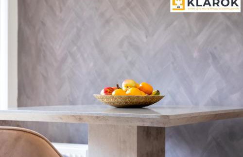 Four Bedroom Semi Detached House By Klarok Accommodation Peterborough With Free Parking & Garden - Foto 21