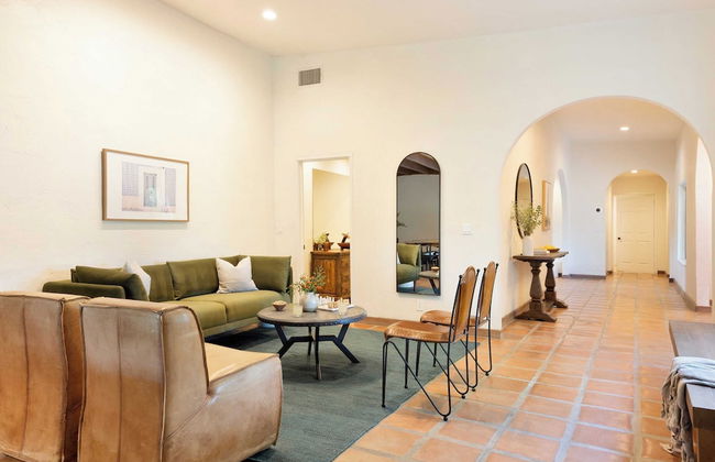 Sleeps 20! Architectural Mansion w/ Pool, Indoor Tennis Court, Game Room Starlight Estate by Avantstay - Foto 11