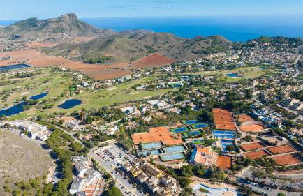 Premium apartment in La Manga Club with pool, terraces and hotel-style details - Photo 16