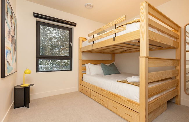 Tally Ho By Revelstoke Vacations - Photo 8