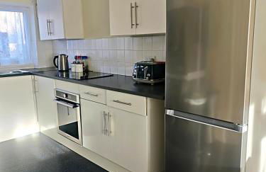 Spacious 3 Bedroom Home Ample Parking Near Shops - Photo 6