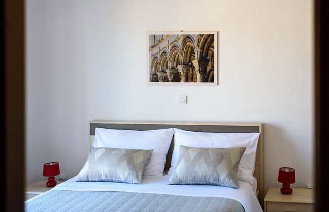 California Apartments II - Photo 11