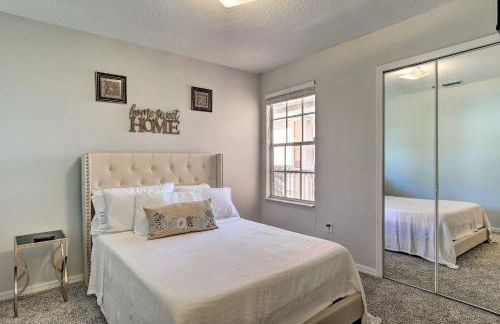 Less Than 8 Mi to Disney Getaway with Deck in Kissimmee! - Foto 17