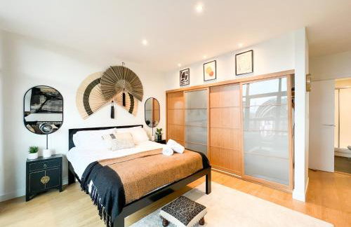 Lovely 2 Bed Duplex Apartment with Hydro Views - Photo 15