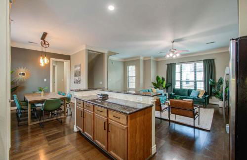 Chic & Central 3-BD Townhouse Mins to DT - Foto 13