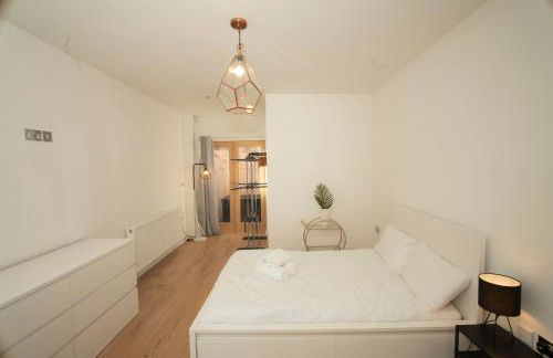 Spacious 4BR 4BA gated townhouse with balconies, Central JQ - Foto 8