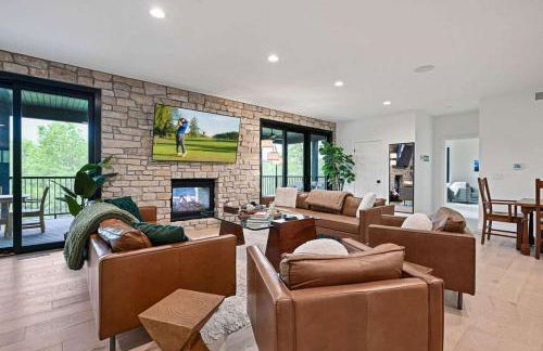 6BR Sand Valley Lodge with Hot Tub Bar & Putting Green - Foto 8