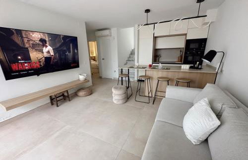 Marbella Hideaway BBQ, POOL & Best walking distance Beaches - Photo 8