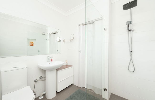 Comfy & Convenient Homebush West - Photo 12