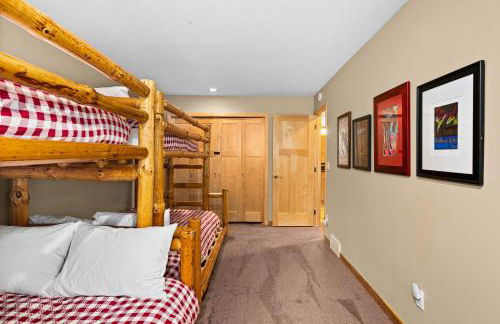 Gorgeous Executive Lutsen Townhome - Ski-in Ski-out, Pool, Hot Tub, Hiking, Biking, campfires and more! - Foto 22