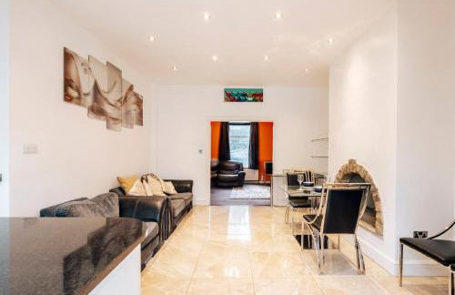 Luxury Unique Townhouse with Hottub & Pizza Oven - Foto 8