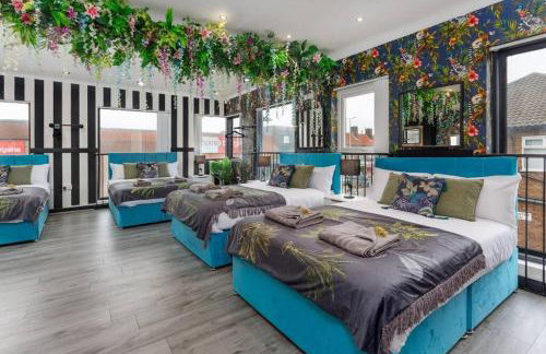 Luxury Mirror Party Pad with 4 Bedrooms! - Foto 14