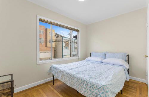 3 Bedroom 2 Bathroom House, Walkable to BART, Free Parking, Views - Foto 14