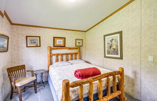 Waterfront Family Home with Yard on Portage Lake - Foto 19