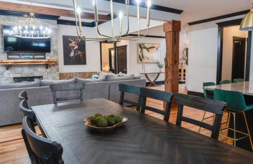 Luxurious Lake Front Estate, Sleeps 20, Game Room and Pet Friendly - Foto 12