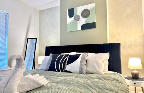 Central 4 Bed Home, FreeParking, 5TVs, Superfast WiFi - Photo 14