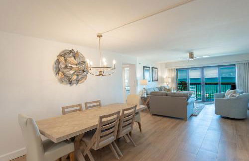 Luxury direct oceanfront corner with a large private balcony, heated pool and garage - Photo 39