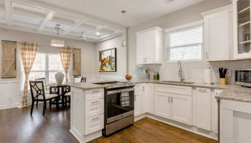 Luxury Urban Oasis 4 mins to AUC, 9 mins to Downtown - Foto 3, stove, dishwasher