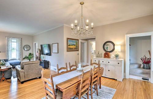 Bright Clear Lake Getaway, 4 Blocks to Downtown! - Foto 8