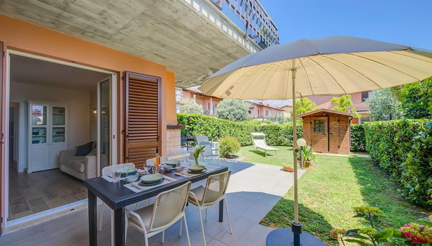 La Casa Accanto With Shared Pool - Happy Rentals - Photo 2, Room