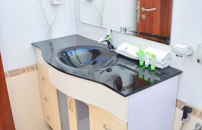 Unique Towers Luxury Boutique Suites - Photo 41