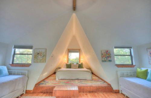 NEW Treehouse at Link Lane 2 Acres w Hot Tub - Foto 21