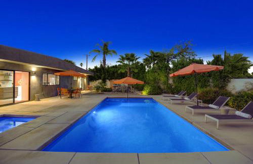 Ultra Luxury Resort Like Compound Pool, Spa, Fire Pit- Close to Everything- 4BD/2.5BTH - Foto 7