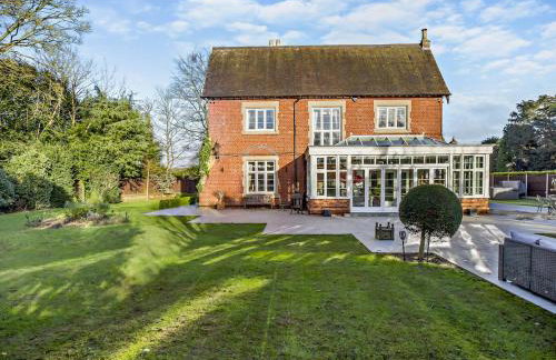 Luxury Detached House in Large Private Grounds, with Outdoor Jacuzzi and Sauna - Foto 79